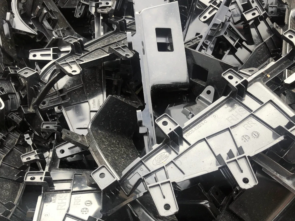 Black plastic automotive components for recycling